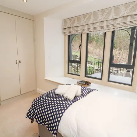 Deer Wood At Applethwaite Hall * ウィンダミア