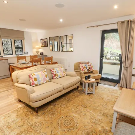 Deer Wood At Applethwaite Hall * Windermere